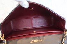 Load image into Gallery viewer, CHANEL Matelasse chain shoulder bag Lambskin Black/Gold hadware Shoulder bag 800040107