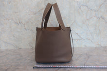 画像をギャラリービューアに読み込む, HERMES/エルメス ピコタンロックPM トリヨンクレマンス エトゥープ □R刻印 ハンドバッグ 800010209