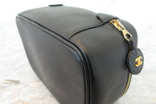 Load image into Gallery viewer, CHANEL CC mark vanity Caviar skin Black/Gold hadware Vanity 700070236