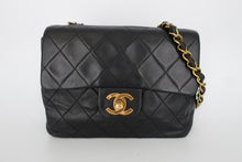 Load image into Gallery viewer, CHANEL Mini Matelasse Single Flap Chain shoulder bag Lambskin Black/Gold hardware Shoulder bag 800100156