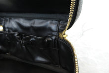 Load image into Gallery viewer, CHANEL CC mark vanity Caviar skin Black/Gold hadware Vanity 700070236