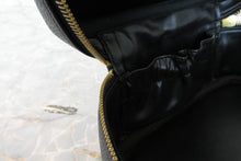 Load image into Gallery viewer, CHANEL CC mark vanity Caviar skin Black/Gold hadware Vanity 700070236