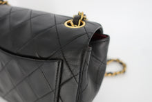 Load image into Gallery viewer, CHANEL Mini Matelasse Single Flap Chain shoulder bag Lambskin Black/Gold hardware Shoulder bag 800100156