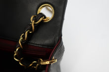 Load image into Gallery viewer, CHANEL Mini Matelasse Single Flap Chain shoulder bag Lambskin Black/Gold hardware Shoulder bag 800100156