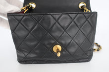Load image into Gallery viewer, CHANEL Mini Matelasse Single Flap Chain shoulder bag Lambskin Black/Gold hardware Shoulder bag 800100156
