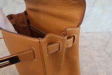 Load image into Gallery viewer, HERMES KELLY 28 Fjord leather Natural sable 〇O Engraving Shoulder bag 700120140