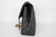 Load image into Gallery viewer, CHANEL Medium Matelasse Single Flap Chain shoulder bag Lambskin Black/Gold hardware Shoulder bag 800100165