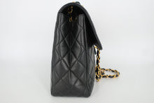 Load image into Gallery viewer, CHANEL Medium Matelasse Single Flap Chain shoulder bag Lambskin Black/Gold hardware Shoulder bag 800100165
