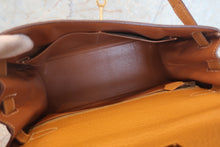 Load image into Gallery viewer, HERMES KELLY 28 Fjord leather Natural sable 〇O Engraving Shoulder bag 700120140