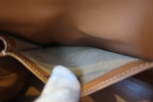 Load image into Gallery viewer, HERMES KELLY 28 Fjord leather Natural sable 〇O Engraving Shoulder bag 700120140