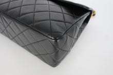 Load image into Gallery viewer, CHANEL Medium Matelasse Single Flap Chain shoulder bag Lambskin Black/Gold hardware Shoulder bag 800100165