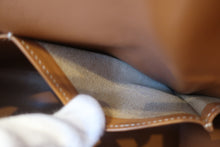 Load image into Gallery viewer, HERMES KELLY 28 Fjord leather Natural sable 〇O Engraving Shoulder bag 700120140