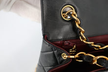 Load image into Gallery viewer, CHANEL Medium Matelasse Single Flap Chain shoulder bag Lambskin Black/Gold hardware Shoulder bag 800100165