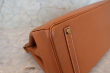 Load image into Gallery viewer, HERMES BIRKIN 35 Graine Couchevel leather Gold 〇Z Engraving Hand bag 700060124