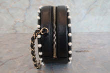 Load image into Gallery viewer, CHANEL Matelasse round chain shoulder bag Lambskin Black/Gold hadware Shoulder bag 700080216