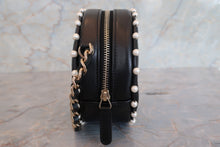 Load image into Gallery viewer, CHANEL Matelasse round chain shoulder bag Lambskin Black/Gold hadware Shoulder bag 700080216