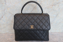Load image into Gallery viewer, CHANEL Matelasse hand bag Caviar skin Black/Gold hadware Hand bag 700080218