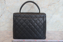 Load image into Gallery viewer, CHANEL Matelasse hand bag Caviar skin Black/Gold hadware Hand bag 700080218