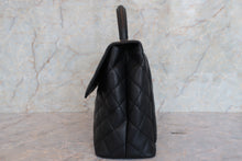 Load image into Gallery viewer, CHANEL Matelasse hand bag Caviar skin Black/Gold hadware Hand bag 700080218