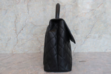 Load image into Gallery viewer, CHANEL Matelasse hand bag Caviar skin Black/Gold hadware Hand bag 700080218