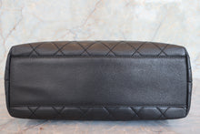 Load image into Gallery viewer, CHANEL Matelasse hand bag Caviar skin Black/Gold hadware Hand bag 700080218