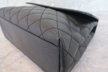 Load image into Gallery viewer, CHANEL Matelasse hand bag Caviar skin Black/Gold hadware Hand bag 700080218