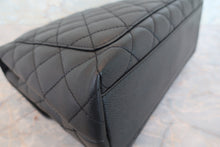 Load image into Gallery viewer, CHANEL Matelasse hand bag Caviar skin Black/Gold hadware Hand bag 700080218