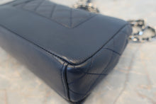 Load image into Gallery viewer, CHANEL Matelasse chain shoulder bag Lambskin Navy/Silver hadware Shoulder bag 700120135