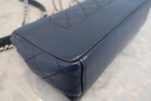 Load image into Gallery viewer, CHANEL Matelasse chain shoulder bag Lambskin Navy/Silver hadware Shoulder bag 700120135