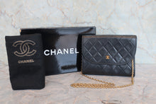 Load image into Gallery viewer, CHANEL Matelasse chain shoulder bag Lambskin Black/Gold hadware Shoulder bag 800060056