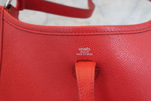 將圖片載入圖庫檢視器 HERMES/エルメス エブリンTPM ヴォーエプソン ルージュヴィフ □I刻印 ショルダーバッグ 700100045