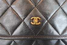 Load image into Gallery viewer, CHANEL Matelasse chain shoulder bag Lambskin Black/Gold hadware Shoulder bag 800060056