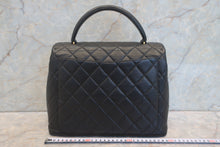 Load image into Gallery viewer, CHANEL Matelasse trapezoid hand bag Caviar skin Hand bag 700120205