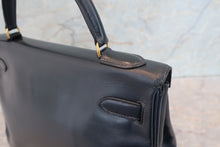 Load image into Gallery viewer, HERMES KELLY 32 Box carf leather Navy 〇R Engraving Hand bag 700100008