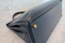 Load image into Gallery viewer, HERMES KELLY 32 Box carf leather Navy 〇R Engraving Hand bag 700100008