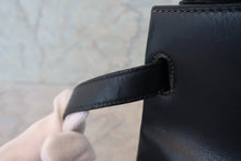 Load image into Gallery viewer, HERMES KELLY 32 Box carf leather Navy 〇R Engraving Hand bag 700100008