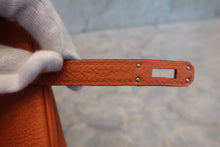 Load image into Gallery viewer, HERMES BIRKIN 25 Togo leather Orange □H Engraving Hand bag 700120162