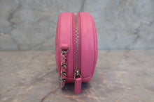 Load image into Gallery viewer, CHANEL Matelasse round chain shoulder bag Lambskin Pink/Silver hadware Shoulder bag 600040002