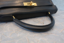 Load image into Gallery viewer, HERMES KELLY 32 Box carf leather Black ○V Engraving Shoulder bag 700120169