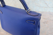 Load image into Gallery viewer, HERMES CANDY KERRY 28 Epsom leather Blue electric/Mykonos □O Engraving Shoulder bag 800040078