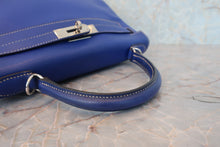 Load image into Gallery viewer, HERMES CANDY KERRY 28 Epsom leather Blue electric/Mykonos □O Engraving Shoulder bag 800040078