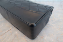 Load image into Gallery viewer, CHANEL Matelasse chain shoulder bag Lambskin Navy/Gold hadware Shoulder bag 700100042