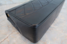 Load image into Gallery viewer, CHANEL Matelasse chain shoulder bag Lambskin Navy/Gold hadware Shoulder bag 700100042