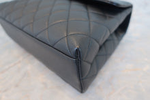 Load image into Gallery viewer, CHANEL Matelasse trapezoid hand bag Caviar skin Black/Gold hadware Hand bag 700100039