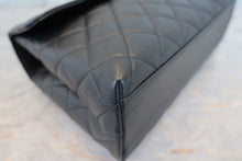 Load image into Gallery viewer, CHANEL Matelasse trapezoid hand bag Caviar skin Black/Gold hadware Hand bag 700100039