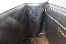 Load image into Gallery viewer, CHANEL Matelasse trapezoid hand bag Caviar skin Black/Gold hadware Hand bag 700100039