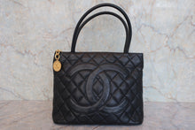 Load image into Gallery viewer, CHANEL Medallion Tote Caviar skin Black/Gold hadware Tote bag 800080128