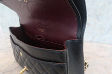 Load image into Gallery viewer, CHANEL Medium Matelasse double flap double chain shoulder bag Caviar skin Caviar skin Black/Gold hadware Shoulder bag 700120198