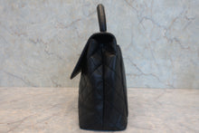 将图片加载到图库查看器,CHANEL/香奈儿 CF 梯形 手提包 荔枝皮 Black/Gold hadware(黑色/金色金属) 手提包 800030073