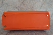 画像をギャラリービューアに読み込む, HERMES/エルメス ケリー32 ヴォーガリバー オレンジ □B刻印 ショルダーバッグ 700070169